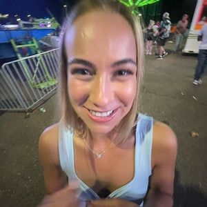 Meet your Posher, Abigail